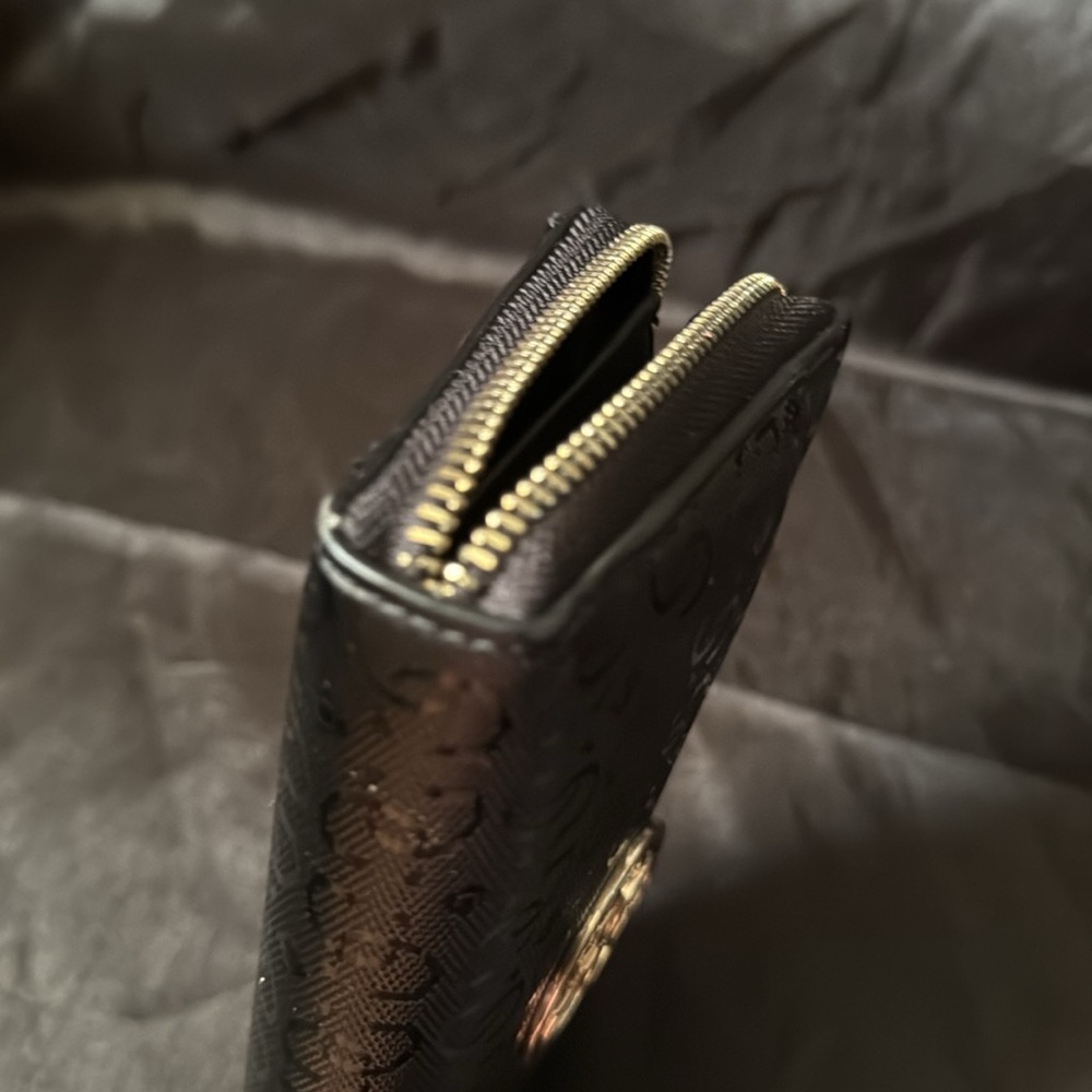 GUESS Wallet - Black preowned - Picture 12 of 17